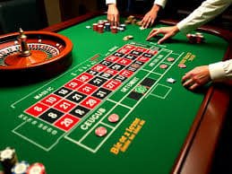 Antarmuka meja Sakong live dealer juara189 menampilkan kartu, saldo pemain, dan tombol aksi